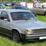 En Estados Unidos, “Citation” significa multa de tráfico. Sí, has leído bien: Chevrolet bautizó su sedán de los 80 con el mismo término que una sanción policial. Pese a ser un coche con buen nivel de ventas al inicio, su nombre quedó marcado por las bromas y la falta de inspiración.