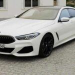El BMW 8-Series impresiona a primera vista, ya sea en su versión coupé, gran coupé o cabrio. Sin embargo, su precio desorbitado y el hecho de que modelos más baratos de la propia marca (como el Serie 5 o el Serie 7) ofrezcan mejor equipamiento lo dejan en mala posición frente a la competencia.