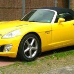 El Opel GT moderno era, en esencia, un Saturn Sky rebautizado para Europa. No aportaba novedades al segmento y generó confusión con el clásico de los años 60. Fabricado en Delaware, sus ventas fueron escasas y apenas duró dos años en el mercado, convirtiéndose en un roadster prácticamente olvidado.