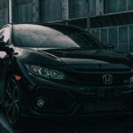 En Japón, la competencia entre Toyota, Honda, Nissan y Mazda es durísima. Los consumidores tienen múltiples alternativas, y un fallo de calidad puede significar perder cuota de mercado en cuestión de meses. Por ello, las marcas japonesas no se permiten errores graves y se esfuerzan en garantizar fiabilidad para mantener la lealtad de sus clientes locales.