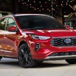 El Ford Escape usado es otra compra que conviene evitar. Muchos propietarios han denunciado fallos en la transmisión, que se traducen en tirones y vibraciones, además de problemas en la suspensión que requieren frecuentes visitas al taller. Aunque ofrece espacio y practicidad, su pobre historial de fiabilidad lo hace una inversión arriesgada en el mercado de segunda mano.