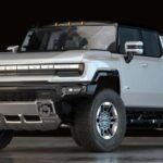 El regreso del Hummer en formato eléctrico sorprendió al mundo, pero el resultado no ha convencido. El GMC Hummer EV es un mastodonte que consume demasiada energía, cuesta una fortuna y resulta poco práctico para el día a día. A pesar de su potencia descomunal, queda en evidencia frente a rivales más equilibrados. Un ejemplo claro de que “más” no siempre significa “mejor”.