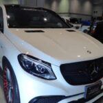 El Mercedes-Benz GLE de los modelos 2016 a 2018 también está en la lista de vehículos retirados por un riesgo de incendio. El problema radica en un sello defectuoso en el compartimento del motor, que si no se corrige, podría permitir la filtración de líquidos que podrían provocar un incendio. Mercedes-Benz aconseja a los propietarios de estos vehículos que los lleven al concesionario para una revisión y reparación inmediata, evitando así un posible accidente.

Este incidente subraya la necesidad de mantener la integridad de los sellos y componentes en los vehículos para evitar fallos de seguridad tan graves.