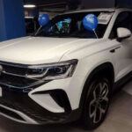 El VW Taos continúa la tradición de la marca de enfrentarse a problemas de fiabilidad. Los primeros pronósticos de 2025 ya señalaban dificultades, y los usuarios han reportado fallos en la transmisión, calidad de construcción y software.