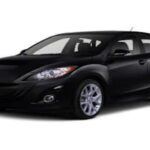 El Mazda3 2012 es uno de los autos pequeños más valorados por los expertos. Destaca por su manejo ágil y diseño interior bien distribuido. Con 32 mpg de eficiencia en combustible, este coche es ideal para aquellos que buscan un vehículo eficiente para el día a día. Además, Mazda incorporó en este modelo un motor 2.0 litros que mejora considerablemente el rendimiento y la economía. El control de estabilidad es estándar, lo que mejora la seguridad y la estabilidad en la carretera. La calidad del interior, aunque algo ruidosa, es muy buena para un coche de este precio.