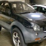 Producido entre 1997 y 2001, el Isuzu VehiCross llamó la atención por un abultado anillo en la parte baja de su carrocería, que incluso rodeaba el portón trasero. Aunque su diseño tenía ventajas para la conducción todoterreno, estéticamente parecía un coche de choque mal adaptado a la carretera. Su rareza lo condenó al olvido.