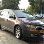 La Honda Odyssey sigue siendo la minivan más valorada para familias, destacando por su confort, organización y tranquilidad en cada viaje. Sus innovadoras funciones CabinWatch y CabinTalk permiten supervisar y comunicarse con los pasajeros traseros sin esfuerzo. Los asientos Magic Slide ofrecen flexibilidad para acceder a la tercera fila, incluso con múltiples sillas infantiles, convirtiéndola en un vehículo extremadamente funcional.