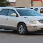 Buick es la excepción estadounidense en esta lista, destacando por su consistencia y rendimiento confiable. A diferencia de otras marcas de General Motors, Buick ofrece coches que funcionan perfectamente como vehículos diarios durante años, siempre que se realice un mantenimiento rutinario. Esto la convierte en una opción sólida para quienes buscan confiabilidad americana sin complicaciones.