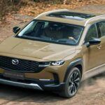 El Mazda CX-50 Híbrido es una opción más reciente y atractiva dentro de los SUV híbridos. Con 37 mpg en general, 30 mpg en ciudad y 43 mpg en carretera, este SUV se destaca por su diseño elegante y un rendimiento superior en carretera. Aunque no tiene la misma fiabilidad a largo plazo que otros competidores, el CX-50 es más rápido y ofrece un manejo más deportivo que muchos híbridos en su clase. Con un precio de $35,465, es una excelente opción para quienes buscan estilo y eficiencia.