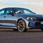 Los modelos de la BMW Serie 3 comienzan en $45,500, pero los modelos de gama alta pueden superar los $60,000. Además del precio inicial, los costos de reparación de estos vehículos son notoriamente elevados. A medida que los modelos envejecen, las piezas de repuesto se vuelven menos accesibles y más caras, lo que se convierte en un desafío adicional para los conductores jubilados que buscan un coche confiable y económico. Si no estás preparado para afrontar los gastos continuos, este modelo podría no ser la mejor elección.