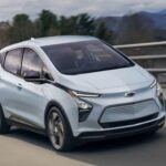 Dentro del gigante General Motors, Chevrolet destaca por la resistencia de sus motores, especialmente los V8. La familia LS, con más de 25 años de evolución, se ha ganado fama de indestructible y fácil de mantener. El LT1 de 5.7 litros, que en los 90 impulsaba a los Corvette y Camaro, se convirtió en leyenda. Hoy en día, la nueva generación de propulsores está consolidando a Chevy en los rankings de fiabilidad de J.D. Power, situándola como un referente en motores de alto rendimiento y larga vida útil.