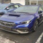 El Subaru WRX es conocido por su alto rendimiento y tracción total, pero a menudo no cumple con las expectativas en términos de fiabilidad a largo plazo. Aunque su motor de alto rendimiento puede ofrecer una conducción emocionante, requiere un mantenimiento constante y especializado para mantenerlo en buen estado. A largo plazo, la complejidad del sistema de tracción total y otros componentes pueden generar problemas de fiabilidad que no se ven en modelos más prácticos como el Subaru Forester.

Puntos a favor: Excelente en tracción y rendimiento.
Puntos en contra: Necesita mantenimiento constante, problemas de fiabilidad.