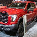 El GMC Sierra 2500HD es el camión de trabajo pesado que no solo ofrece fuerza, sino también una interior refinado. Con un 41.3% de estos vehículos llegando a las 250,000 millas, es tan duradero como su hermano el Silverado, pero con un toque de lujo. Los modelos con motor diésel tienen una vida aún más prolongada, y su tecnología interior hace que incluso los días laborales más largos sean más agradables.

Este camión es especialmente popular entre los propietarios de negocios que buscan una combinación de durabilidad y estilo.

Destacado: Potente y lujoso, ideal tanto para el trabajo como para la comodidad diaria.