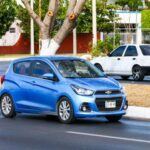 El Chevy Aveo, originalmente el Daewoo Kalos, y el Chevy Lacetti, rebautizado del Daewoo Lacetti, muestran cómo GM utilizó la ingeniería coreana para expandir su presencia global. Ambos modelos conservaban la calidad y diseño de Daewoo, pero con la confianza del logo Chevy.
