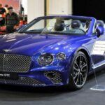 El Bentley es la elección predilecta de celebridades como Jennifer Lopez, Arnold Schwarzenegger y David Beckham. La marca representa lo último en lujo, con autos extremadamente personalizados, lo que significa que ningún Bentley es igual a otro. Con motores W12 o V8, estos coches no solo ofrecen un rendimiento de élite, sino que también están diseñados para hacer sentir a sus propietarios como verdaderos reyes de la carretera.

Además de su rendimiento sobresaliente, Bentley se distingue por su exquisita artesanía, con interiores lujosos y materiales de la más alta calidad. La personalización es uno de los pilares de Bentley, y sus modelos ofrecen una experiencia única y adaptada a los gustos más exigentes.