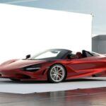 Si tener un McLaren en el garaje es un sueño hecho realidad para muchos, los costos de mantenimiento pueden transformar ese sueño en una auténtica pesadilla financiera. Estos coches de alto rendimiento, diseñados para velocidad y precisión, requieren un cuidado minucioso que no viene barato. El mantenimiento anual de un McLaren oscila entre $2,000 y $5,000, dependiendo de los servicios necesarios.

Algunas reparaciones pueden alcanzar precios astronómicos, como el reemplazo de los frenos por alrededor de $2,500, o el reemplazo del embrague que podría costar más de $5,000. Si a esto le sumamos los neumáticos especializados, que rondan los $400 cada uno, el coste de mantener un McLaren puede hacer temblar a cualquiera. No obstante, para los verdaderos entusiastas de los superdeportivos, el emocionante viaje por la carretera podría justificar estos gastos.