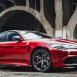 Alfa Romeo ofrece un diseño italiano seductor y experiencia de conducción apasionante. No obstante, la marca sufre de fiabilidad errática, con problemas en electrónica, transmisión y rendimiento del motor. Además, la disponibilidad limitada de concesionarios y piezas especializadas aumenta el tiempo de reparación y los costes, haciendo que su atractivo estético se vea empañado por la realidad de la propiedad.