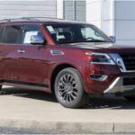 El Nissan Armada 2024 equipa un motor V8 de 5.6 litros, ideal para mover su gran carrocería en cualquier terreno. Con 8 plazas y acabados de calidad, destaca el nivel Platinum, que incorpora un sistema de sonido Bose de 13 altavoces y pantalla táctil de 12,3 pulgadas. Su capacidad de remolque de 8.500 libras lo hace perfecto para familias que combinan viajes y aventuras.
