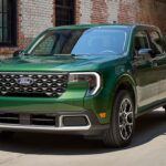 El Ford Maverick es una pickup compacta asequible con un precio inicial de 29,840 dólares. Combina utilidad, eficiencia de combustible y un precio muy competitivo, ideal para quienes buscan una camioneta versátil sin gastar demasiado. Su diseño práctico y características bien equipadas hacen que sea una compra inteligente para presupuestos ajustados.