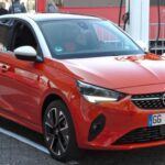 El Vauxhall Corsa Electric se presenta como una puerta de entrada al mundo eléctrico a un precio atractivo. No obstante, su autonomía limitada y rendimiento modesto quedan rápidamente superados por las nuevas generaciones de eléctricos. Muchos compradores lo ven como un coche de transición y lo revenden pronto.