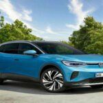 El Volkswagen ID.4 fue el primer SUV eléctrico de la marca, con una autonomía cercana a las 250 millas. Sin embargo, en 2025 su propuesta se siente superada. Aunque es cómodo y fácil de conducir, su interior resulta demasiado sobrio para el precio, y su sistema multimedia es poco intuitivo y lento. En un mercado tan competitivo, ya no destaca como antes.