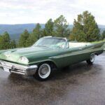 El De Soto Firedome es un ejemplo de cómo un nombre puede sonar grandilocuente… y no significar absolutamente nada. Entre 1952 y 1959, este modelo cambió varias veces de posición en la gama de la marca, pero su denominación nunca transmitió un mensaje claro. Ni lujo, ni deportividad, ni confianza: solo confusión.