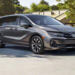 Considerada durante años la minivan más confiable, la Honda Odyssey esconde un talón de Aquiles en su transmisión. Los fallos del convertidor de par, cambios bruscos y vibraciones a medio plazo son habituales en estos modelos. A ello se suman fugas de aceite y catalizadores que fallan antes de tiempo, lo que frustra a las familias que buscan durabilidad sin sobresaltos.