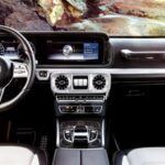 Todo apunta a que el BMW G74 se situará en el rango de precios de la Clase G. Con el XM rondando los 160.000 dólares y la G550 alrededor de 140.000, la rivalidad será directa. BMW apunta a un cliente premium que hasta ahora miraba exclusivamente hacia Mercedes.