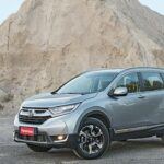 En condiciones de clima frío y recorridos cortos, el motor turbo de 1.5 L podía sufrir mezcla de gasolina con aceite, provocando olores, luces de advertencia y desgaste prematuro del motor. Honda emitió actualizaciones de software y extensión de garantía. Es recomendable verificar que el vehículo haya recibido la actualización y respetado los intervalos de mantenimiento. El precio típico se sitúa entre 15.000 y 20.000 $.
