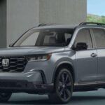 El Honda Pilot es un SUV familiar ensamblado en EE. UU., con transmisión fabricada en México. Su confiabilidad y espacio interior lo hacen ideal para familias que buscan seguridad y funcionalidad, manteniéndose firme en el top del American-Made Index.