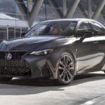 El Lexus IS es una rara excepción en el mundo de los autos de lujo, con un costo de mantenimiento bastante bajo. Este sedán de lujo tiene un costo de mantenimiento estimado en $5,800 a los 10 años, según CarEdge, y RepairPal estima un costo anual de $428. A pesar de ser un modelo de entrada de Lexus, el IS ofrece el prestigio de la marca sin los elevados costos de mantenimiento típicos de los autos premium.

El Lexus IS es especialmente atractivo para aquellos que buscan un coche de lujo sin los costos de mantenimiento exorbitantes que suelen acompañar a otros vehículos premium. Además, la versión IS F, con su motor V8, ofrece un alto rendimiento sin ser un modelo inalcanzable en términos de mantenimiento.