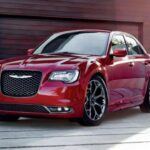 Aunque los Chrysler ofrecen comodidad y estilo, su mantenimiento promedio a 10 años es de $11,367, con un 32% de probabilidades de necesitar reparaciones importantes. Modelos como el Pacifica o Voyager podrían generar gastos inesperados que superan lo habitual en la jubilación.