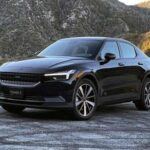 El Polestar 2, el primer eléctrico de la marca sueca ligada a Volvo, debutó con grandes expectativas. Sin embargo, pronto llegaron los problemas: recalls por los inversores de batería, fallos recurrentes de las cámaras y un software plagado de errores, incluyendo bugs de carga que lo hacían desesperante en el día a día.