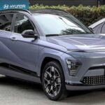 El Hyundai Kona Electric solía destacarse en el mercado, pero rápidamente ha quedado atrás debido a la competencia feroz. Aunque el precio sigue siendo atractivo, su autonomía es limitada y las velocidades de carga son lentas, lo que lo hace menos competitivo frente a otros SUV eléctricos más nuevos. Su interior también resulta estrecho, lo que lo convierte en una opción menos práctica para aquellos que buscan un vehículo cómodo y eficiente. Es un buen coche para quienes no necesiten grandes distancias, pero a medida que la competencia avanza, el Kona Electric se siente más como una opción económica pero poco destacada.