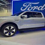 La Ford F-150 Lightning debería ser la revolución eléctrica de la famosa serie F-150. Este modelo incorpora rendimiento eléctrico y la robustez que caracteriza a la F-150, pero en la práctica, la camioneta ha sido objeto de numerosos problemas tecnológicos. Los fallos en la carga, la gestión ineficaz de la batería y los congelamientos del sistema táctil son algunas de las fallas más frecuentes que los conductores han reportado.