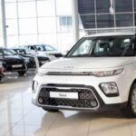 Aunque el Kia Soul tiene una reputación algo extraña, este hatchback económico ha demostrado ser sorprendentemente fiable con el paso de los años. Con una excelente trayectoria de fiabilidad, muchos conductores han superado los 10 años con solo mantenimiento rutinario. Aunque algunos modelos recientes tienen recall activo, Kia se encarga rápidamente de estos problemas, lo que refuerza la confianza en el modelo como una opción durable y accesible.