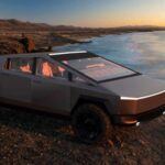 El tan esperado Tesla Cybertruck ha dejado mucho que desear desde su lanzamiento. Con múltiples recalls activos, que incluyen problemas con los paneles exteriores sueltos y fallos en la cámara trasera, el Cybertruck no parece ser la opción más segura en 2025. Los problemas recurrentes de control de calidad y los fallos en componentes estructurales lo convierten en un riesgo para los compradores. Actualmente, no existe un pickup eléctrico verdaderamente confiable en el mercado, y el Cybertruck no parece estar cerca de serlo.