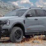 La Everest es la SUV mediana global de Ford, desarrollada sobre la base de la Ranger. Con capacidad para tres filas de asientos y motores turbo de gasolina o diésel, es la hermana más práctica de la Bronco. La versión Tremor aumenta la distancia al suelo y monta neumáticos todoterreno, convirtiéndola en un todocamino robusto que haría las delicias de muchos conductores estadounidenses, especialmente los más aventureros.