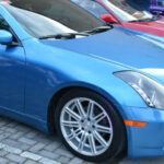 Según reportes, Infiniti estaría mirando a un grupo demográfico más maduro para la venta de este modelo: hombres de más de 50 años que alguna vez conducieron un Infiniti G35 en su juventud. Al apelar a la nostalgia, Infiniti busca revivir las experiencias emocionales de los conductores que vivieron los momentos de gloria de la marca. Además, los compradores potenciales de este segmento suelen contar con los medios económicos para gastar en un sedán de alto rendimiento como el Q50.