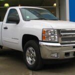 La Chevrolet Silverado es otro clásico en el mercado de camionetas, pero no está exenta de complicaciones mecánicas. Al igual que las anteriores, se reportan problemas con el motor, que pueden generar reparaciones elevadas. Además, las fallas en los frenos son comunes, lo que representa una preocupación para la seguridad del vehículo. El costo de mantener una Silverado puede ser más alto de lo esperado debido a estas fallas recurrentes.

Razón para evitarla: Problemas en el motor y los frenos que afectan tanto la fiabilidad como la seguridad.