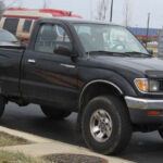 Algunos camiones, como el Toyota Tacoma de finales de los 90 y principios de los 2000, son conocidos por sus problemas de oxidación, especialmente en zonas con inviernos severos. El óxido puede dañar la estructura del vehículo, lo que lleva a reparaciones costosas y en muchos casos, extensas. Aunque el óxido puede ser tratado con mantenimiento preventivo, una vez que se asienta, puede ser difícil de manejar.

Los expertos recomiendan no gastar una fortuna en reparaciones de óxido, y en su lugar, considerar la compra de un modelo más resistente a la corrosión o con mejores características de protección contra el óxido.