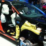 Aunque Ford ofrece vehículos con características impresionantes, algunos modelos han sido criticados por sus materiales interiores de baja calidad. Modelos como el Ford Fiesta y el Ford Focus han sido señalados por utilizar plásticos duros y acabados que no dan una sensación de lujo o de alta gama.

Para los compradores que buscan una experiencia premium, los interiores de Ford pueden sentirse un tanto decepcionantes. Mientras marcas como Volkswagen o Audi siguen perfeccionando sus acabados, algunos modelos de Ford parecen quedar atrás en cuanto a la calidad de los materiales. Si buscas algo que se sienta premium al tacto, tal vez debas mirar otras opciones.
