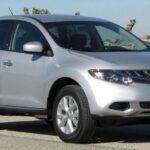 El Nissan Murano es conocido por su diseño y comodidad, pero también es una opción confiable en el mercado de vehículos usados. Aunque los modelos de 2004 y 2009 tuvieron algunos problemas, los modelos de 2010 y 2011 son muy recomendables, con menos problemas mecánicos y sin retiradas masivas. Este SUV combina buena tecnología, comodidad y una fiabilidad sorprendente para su precio.

En general, el Murano es una opción sólida por menos de $5,000, y si se revisa adecuadamente, es un vehículo que puede seguir ofreciendo un buen rendimiento durante muchos años. Su interior espacioso y la calidad de conducción son sus puntos fuertes.