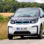 El BMW i3 fue uno de los pioneros en movilidad eléctrica premium, con un diseño futurista y materiales sostenibles. Pese a ello, su mercado de segunda mano es limitado, lo que provoca una depreciación muy elevada. La llegada de eléctricos más modernos en el catálogo de BMW ha hecho que el i3, incluso en versiones recientes, pierda atractivo entre los compradores.
