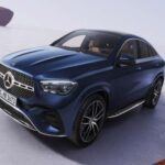 El Mercedes-Benz GLE Coupé 2025 es un SUV que no busca complacer a todos, sino a aquellos que valoran el diseño por encima de la practicidad. Con su línea de techo caída, pasos de rueda marcados y un estilo fastback agresivo, se presenta como un coche pensado para llamar la atención.

Su carácter exclusivo es su mayor fortaleza: no quiere confundirse con los SUV convencionales. El GLE Coupé representa el lado más emocional y atrevido del lujo urbano, perfecto para quienes desean un vehículo que sea tanto transporte como declaración de estilo.