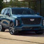 Precio: $93,695 – $170,595

El Cadillac Escalade aparenta exclusividad, pero comparte plataforma con la Chevy Tahoe, lo que reduce su relación valor-precio.

Problemas: Su historial de fiabilidad no es brillante, y pagar más por la insignia de lujo no siempre se justifica, convirtiéndolo en una compra costosa y decepcionante.