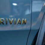 Rivian, especialista en vehículos eléctricos, ofrece diferentes garantías de tren motriz según la configuración: desde 8 años o 160.000 km hasta 8 años o 175.000 km para modelos quad-motor. La garantía básica cubre 4 años o 80.000 km, y también se incluyen componentes como neumáticos y sistemas de seguridad activa. Esto posiciona a Rivian como una marca confiable para aventureros eléctricos.