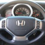 En los últimos años, Honda ha sufrido problemas de inventario y retrasos en la producción. Esto, sumado a la alta demanda, ha provocado que muchos concesionarios apliquen precios por encima del valor oficial (MSRP). En consecuencia, comprar un Honda hoy puede salir más caro de lo esperado, reduciendo su atractivo frente a otras opciones del mercado.