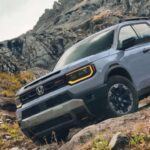 La Honda Passport combina motor y transmisión de origen americano con un 30 % de componentes globales, incluidos chips de seguridad. Desde 2019 se encuentra en el top 10 del American-Made Index. Su diseño robusto y capacidad todoterreno la convierten en un SUV americano de facto, pese a su origen japonés.