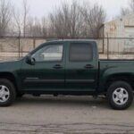 El GMC Canyon, que comparte muchas características con la Chevrolet Colorado, también sufre de problemas similares que afectan su durabilidad. Los modelos de mediados de los 2000, como el de 2006, son conocidos por sus fallos en el motor y el sistema eléctrico, lo que lleva a reparaciones costosas. Aunque la Canyon ofrece una conducción cómoda y tiene características modernas, sus problemas de fiabilidad del pasado hacen que no sea una de las mejores opciones para quienes buscan un vehículo que dure a largo plazo. Si estás interesado en este modelo, asegúrate de revisar el historial completo del vehículo y realizar una inspección técnica detallada.